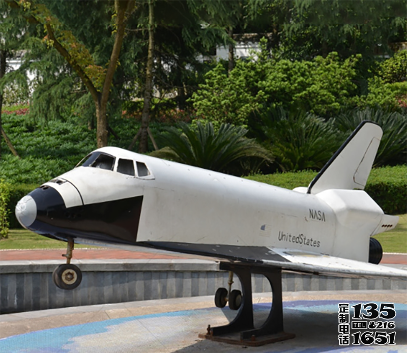公園游樂(lè)場(chǎng)玻璃鋼飛機(jī)模型雕塑 公園游樂(lè)場(chǎng)玻璃鋼飛機(jī)模型雕塑