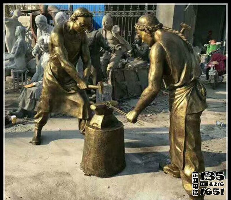 商業街古代打鐵人物玻璃鋼仿銅雕塑 商業街古代打鐵人物玻璃鋼仿銅雕塑