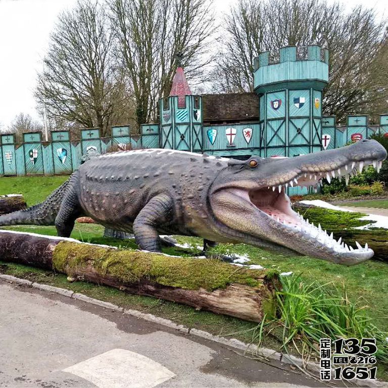 城市街道玻璃鋼仿真動物鱷魚雕塑 城市街道玻璃鋼仿真動物鱷魚雕塑