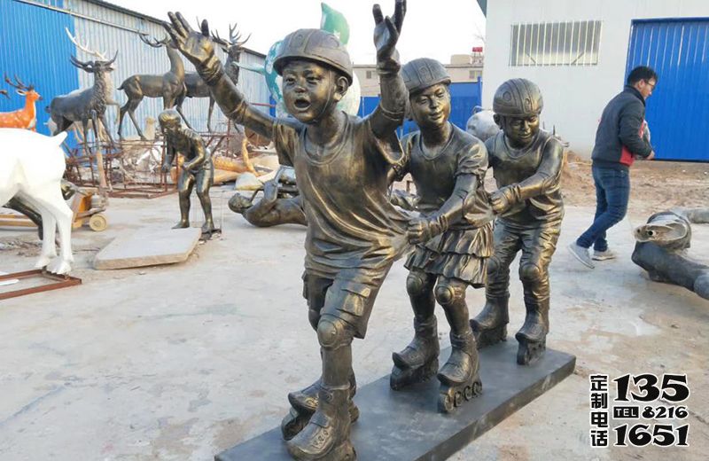 公園小區擺放滑旱冰兒童人物玻璃鋼仿銅雕塑 公園小區擺放滑旱冰兒童人物玻璃鋼仿銅雕塑