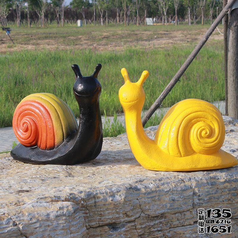 戶外游樂場(chǎng)擺放的玻璃鋼卡通蝸牛雕塑 戶外游樂場(chǎng)擺放的玻璃鋼卡通蝸牛雕塑