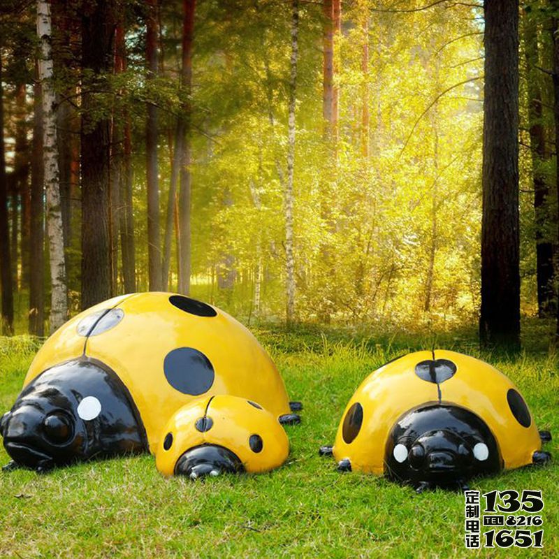 戶外公園擺放的玻璃鋼卡通七星瓢蟲(chóng)雕塑